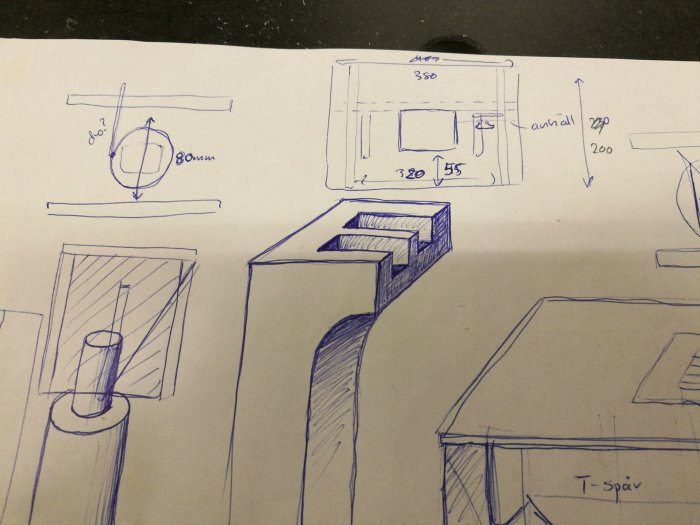 Ritning av en träbearbetningsjigg med mått och detaljer för ändträfräsning.