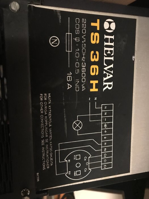 Etikett för elektronisk komponent med schematisk diagram och anslutningsdetaljer, TS 36 H, liggande orientering.