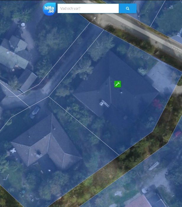 Satellitbild över bostadsområde med markerad fastighet, intill Schaftvägen.
