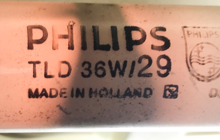 Närbild på etikett för Philips TLD 36W/29 lysrör med text MADE IN HOLLAND.