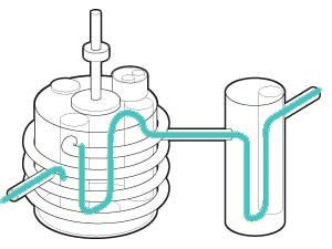 Schematisk illustration av ett minireningsverk med trekammarbrunn och rörledningar.
