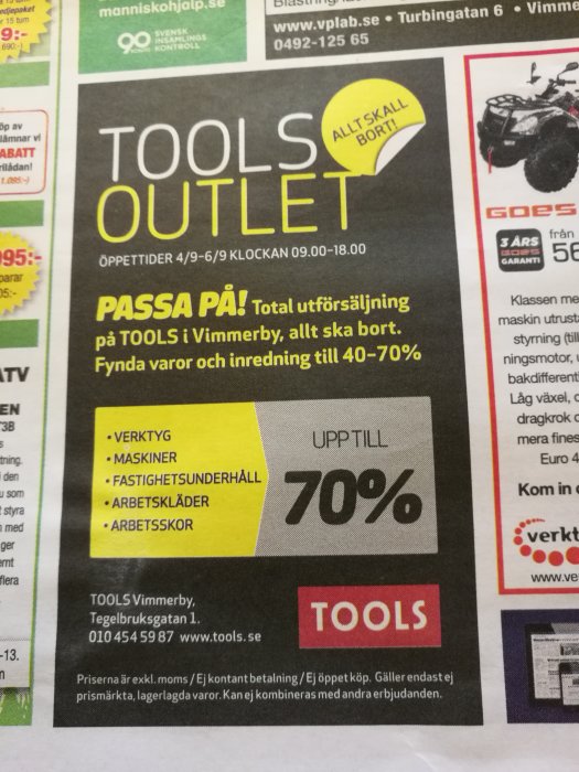 Reklamblad för TOOLS Outlet försäljning i Vimmerby med upp till 70% rabatt på verktyg och arbetskläder samt information om öppettider och plats.