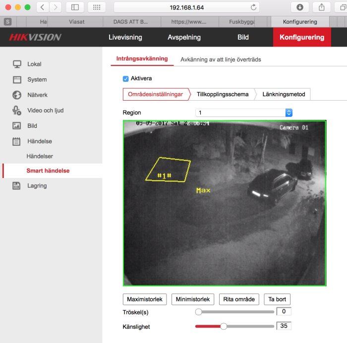 Hikvision kameraanvändargränssnitt med markerat övervakningsområde runt en bil.