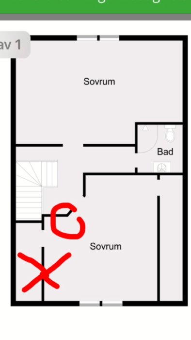 Ritning av övervåning i hus med markerad vägg som användaren önskar riva och potentiell farlig placering nära trappa.