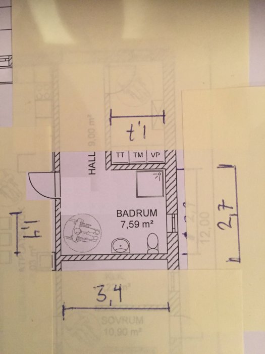 Ritning av en badrumsplan med dimensioner på 7,59 m², inkluderar en dusch, toalett och handfat.