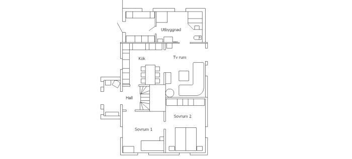 Ritning av planlösningen för ett hus med kök, vardagsrum, hall, två sovrum och en utbyggnad.