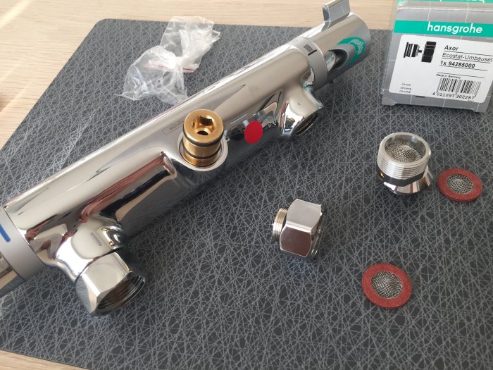 Blandare med 150 anslutning och komponenter för byte, inklusive förpackning från Hansgrohe.