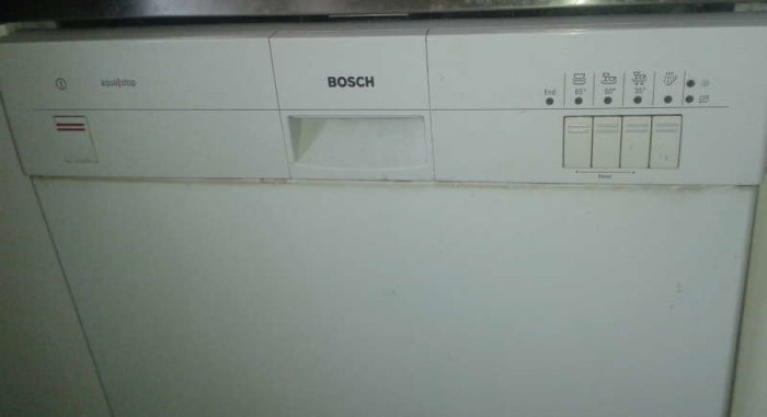 Frontpanel av Bosch diskmaskin modell SGU43A42SK/49 eller S9H1B för reservdelar eller reparation.