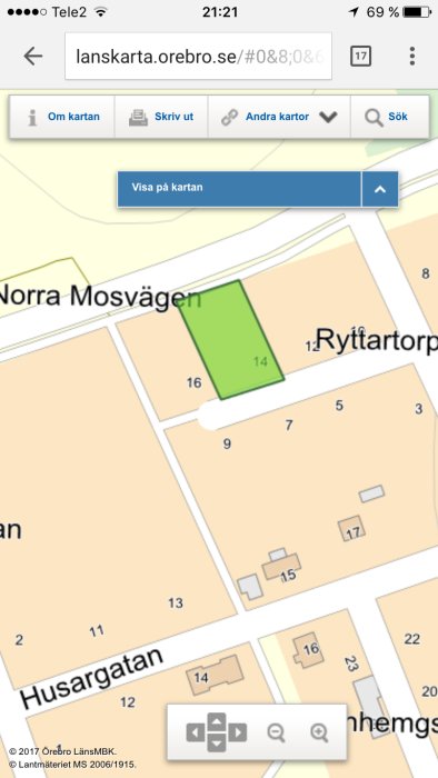 Skärmdump av en webbkarta som visar en grönmarkerad tomt längs "Norra Mosvägen".