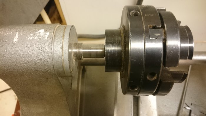 Gammal svarvchuck och spindel med märkning, behöver moderniseras.