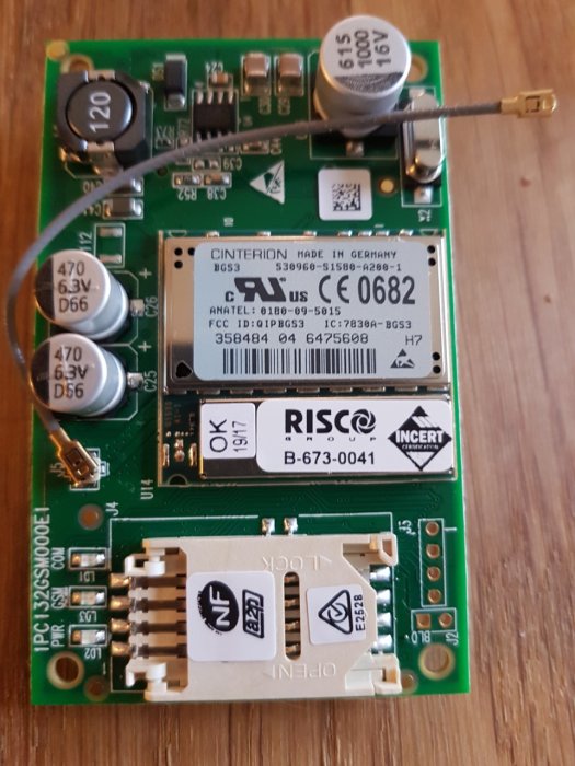 Oanvänd Risco GSM-modul för Agility 3 larmsystem med synliga komponenter och etiketter.