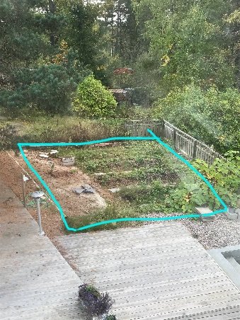 Trädgårdsland markerat med en blå linje, tidigare använt för odling, föreslaget för omvandling till gräsmatta.