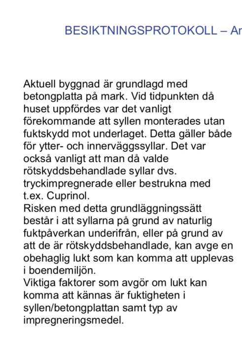 Sida 9 av ett besiktningsprotokoll som diskuterar risker med grundläggning och fukt i byggnader.