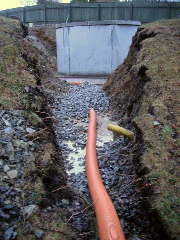 Drain with 160mm pipe and 75mm stones.jpg