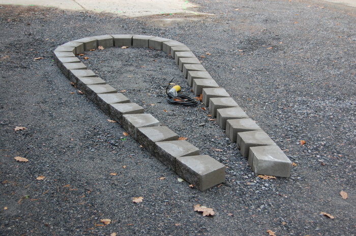 Uppfartsgrund med Benders Megastone mini-stenar i halvbåge.