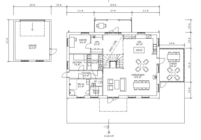 Ritning av en planlösning för ett hus med angivna mått, inklusive garage, kontor, relaxavdelning och veranda.