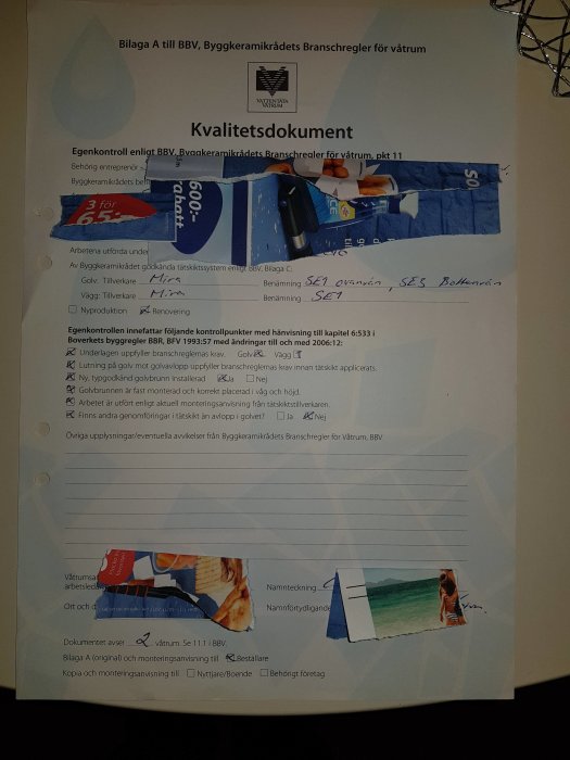 Kvalitetsdokument för våtrum med text och bilagor, visar branschregler och checklistor, delvis ovanpå broschyrer och reklam.