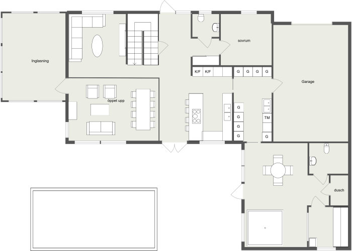 Grovt ritad arkitektonisk planlösning av ett hus med markerade rum som garage och sovrum.