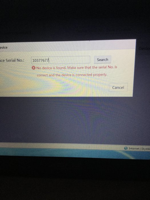 Felmeddelande på skärm som visar "No device is found" när serie nummer söks via en setup-assistent.