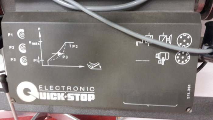 Elektronisk Quick-Stop-enhet med diagram och symboler för drift och anslutningar.