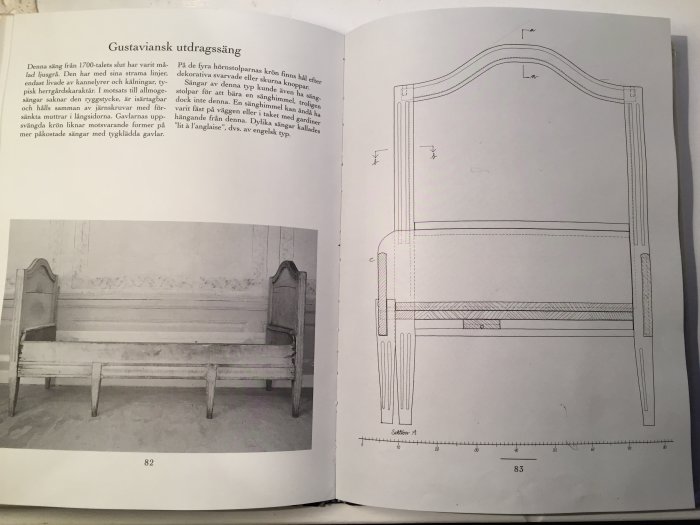 Öppen bok med en sida som visar en gammal gustaviansk säng och en teknisk ritning av sängens design på motstående sida.