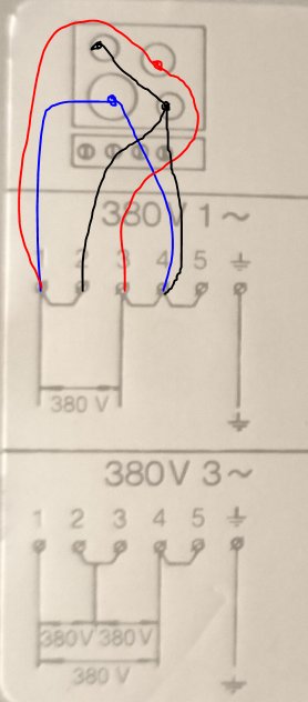 Schematisk bild av spishäll med handritade markeringar som visar hur man ska lista ut plattornas anslutningar.