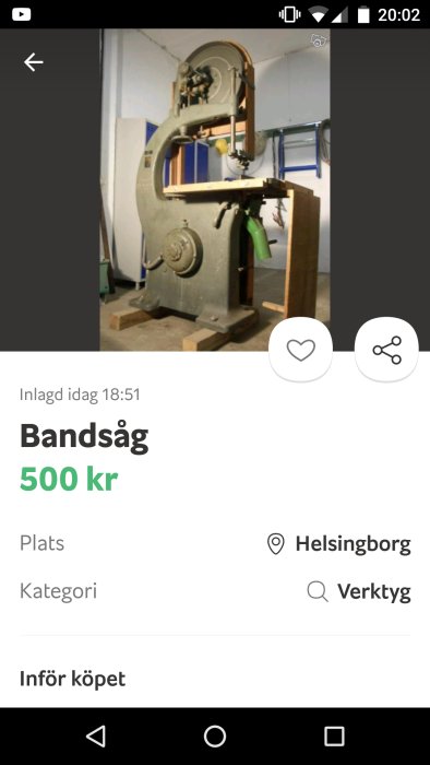 Gammal bandsåg i arbetsrum med prisangivelse 500 kr i Helsingborg.