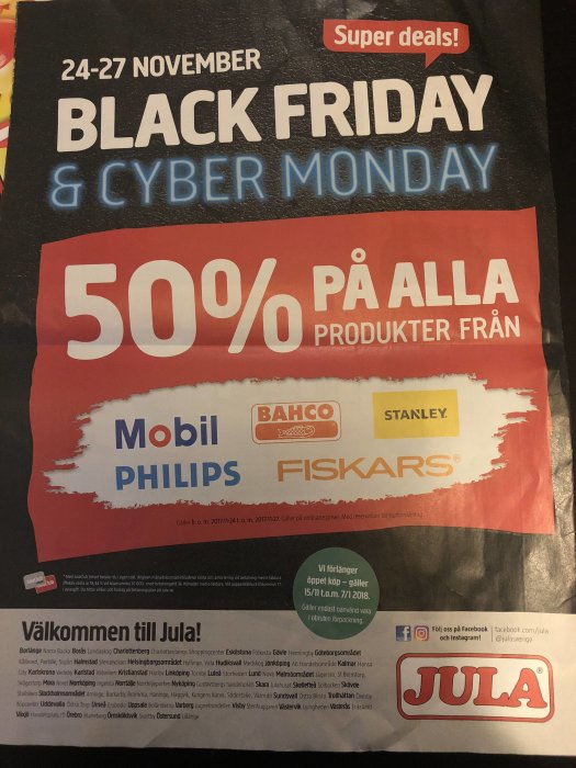 Reklamblad som marknadsför Black Friday & Cyber Monday-erbjudanden med 50% rabatt på produkter från kända varumärken.