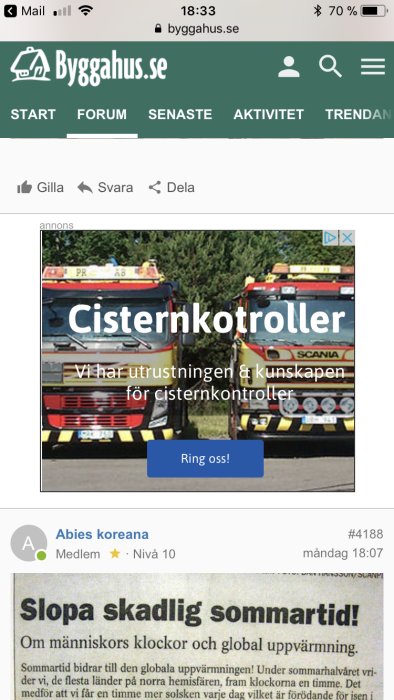 Skärmbild av diskussionsforum med en inbäddad annons för cisternkontroller mellan brandbilar.