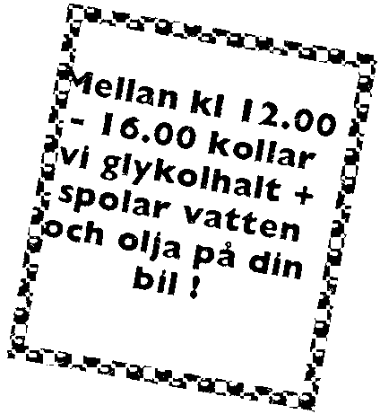 Handskriven skylt med texten "Mellan kl 12.00 - 16.00 kollar vi glykolhalt + spolar vatten och olja på din bil" inramad av en streckad linje.