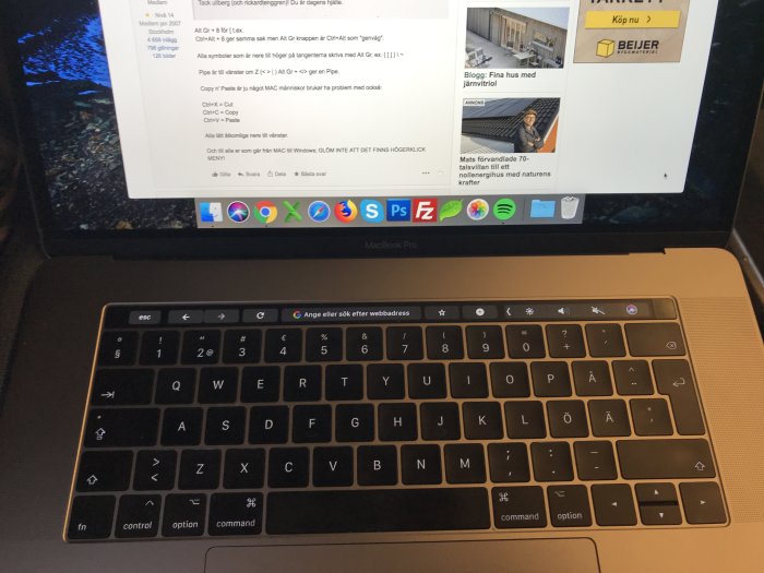 MacBook Pro-tangentbord med control, option och command istället för Ctrl och Alt.