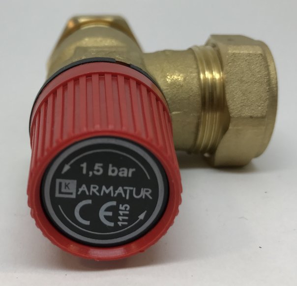 Mässingsventil med röd säkerhetshatt märkt med "1,5 bar ARMATUR" och CE-märkning.