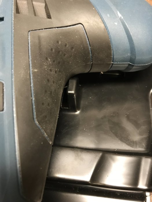 Modifierad del av verktyg där halva plupp är avskuren för passform.