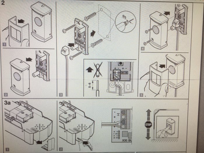 Illustration av installationsguide för byggutrustning med steg-för-steg instruktioner.