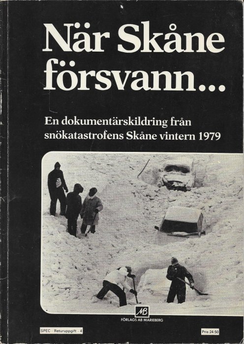 Bokomslag för "När Skåne försvann", dokumentär om snökatastrof i Skåne 1979 med personer som gräver fram bilar i djup snö.