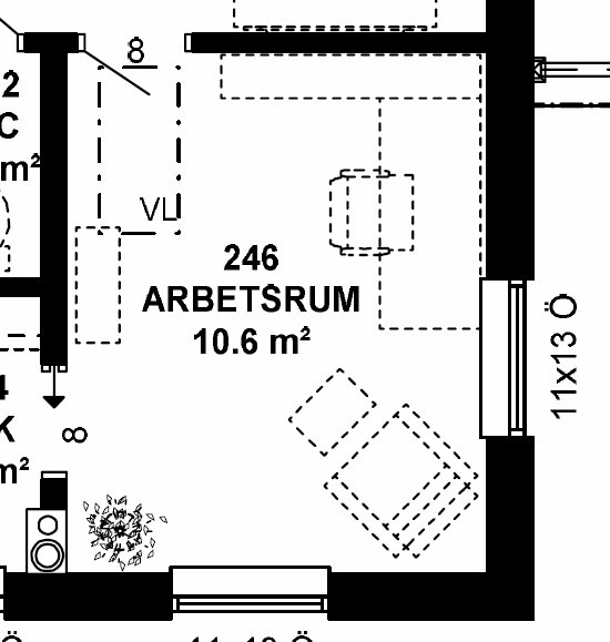 Ritning på ett arbetsrum på 10.6 kvadratmeter med möbler och högtalare indikerade, diskussion om ljudbehov.