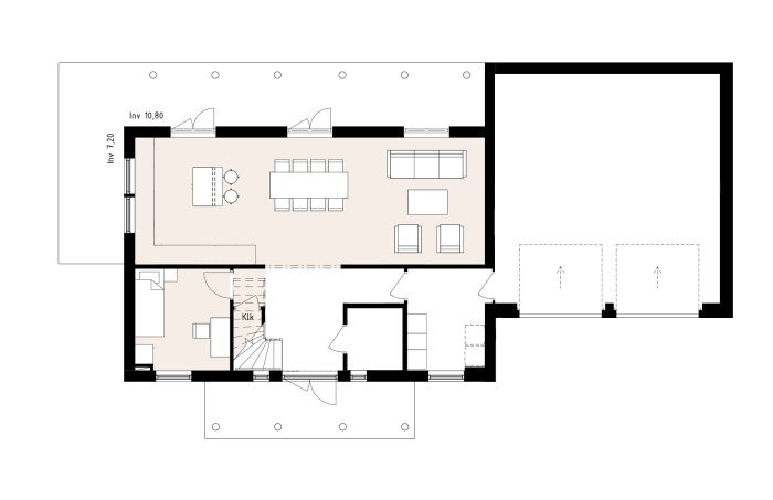 Ritning av en husplan som visar en förbättrad layout med möbler och rum.