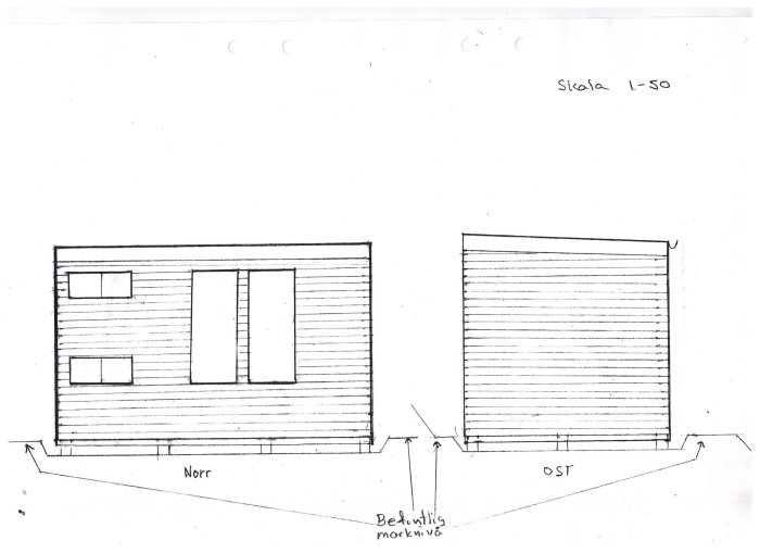 Ritning av norr- och östfasaderna till ett Attefallshus med dimensionsanvisningar.