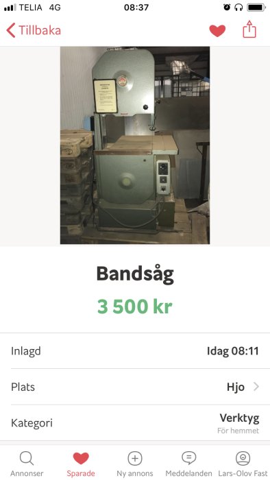 Bandsåg till salu för 3 500 kr, visas i en verkstadsmiljö, sågbladet täckt.