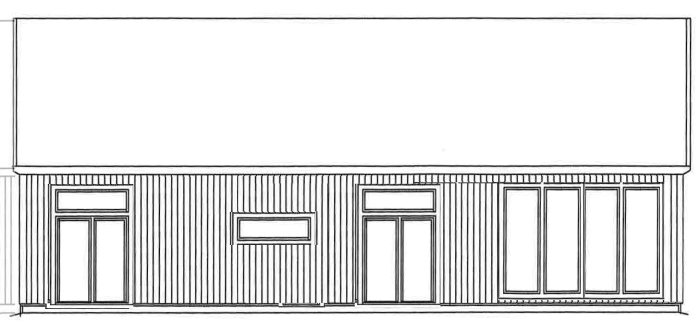 Arkitektritning av en husbaksida med en dubbeldörr och tre fönster.