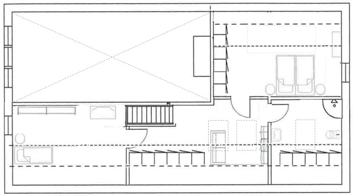 Ritning av övervåningen med markerade takfönster, möblering, och begränsad yta.