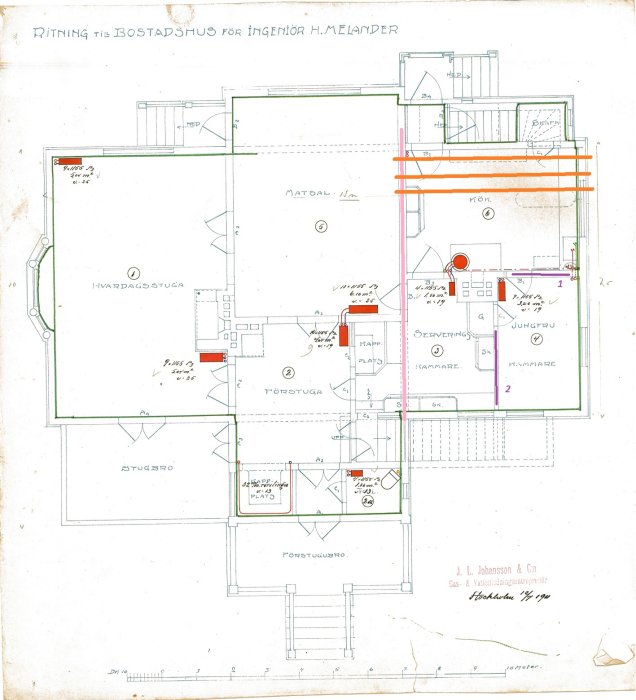 Handritad planritning av ett hus med markerade väggar som ska tas bort i lila, tjock rosa timmerbalk och grovt orange golvbjälklag.