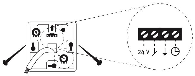 Illustration av en termostat med öppet lock, ledningar och symboler för elektrisk spänning.