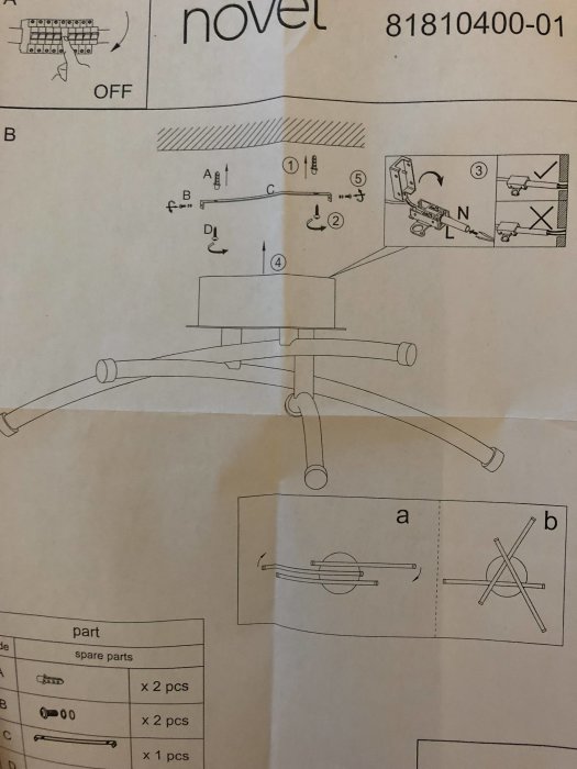 Monteringsschema för reservdelar med olika komponenter och steg-för-steg instruktioner, inklusive rätt och fel monteringsmetoder.