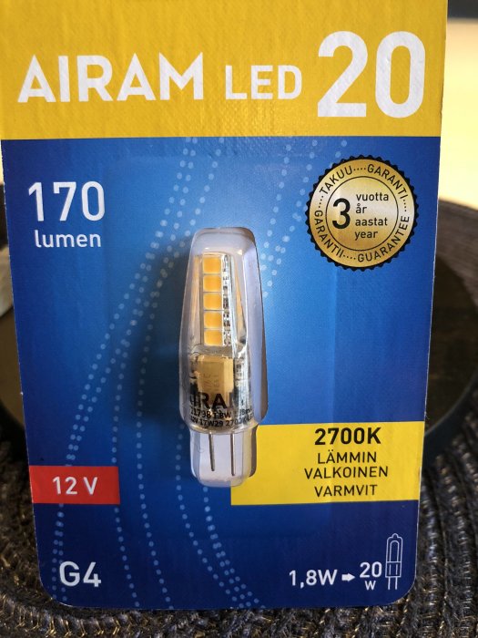 Airam LED-lampa förpackning med specifikationerna 170 lumen och 2700K färgtemperatur.