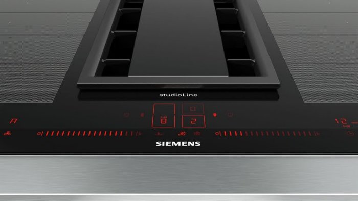 Närbild av modern Siemens induktionshäll med digitala kontroller från en bruksanvisning.