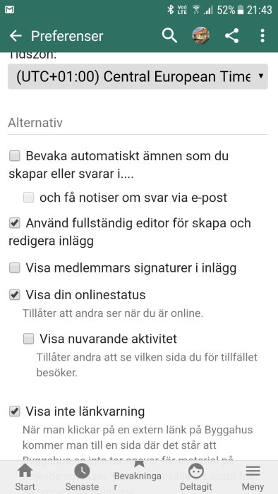 Skärmdump av foruminställningar med alternativ för e-postaviseringar och redigeringsverktyg markerade.