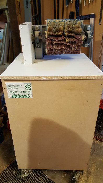 Cosma fladderputs 3-fas med korn 150 borsthjul, låsbara hjul och flera hastigheter.