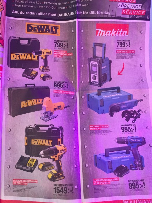 Reklamblad från Bauhaus med erbjudanden på DeWalt och Makita elverktyg, inklusive borrmaskiner och radios.