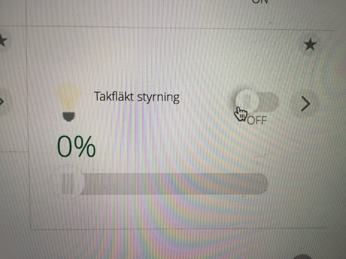 Skärmbild av gränssnitt för smart hemstyrning visande 0% på takfläktens effektindikator.